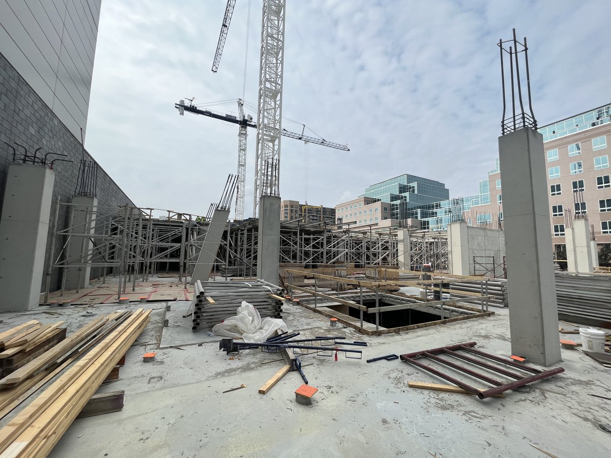 ClarkBuilds's tweet photo. The Clark team at GMU Fuse at Mason Square is hard at work delivering what will be a 345,000-square-foot hub for digital innovation on George Mason University's Arlington, Virginia, campus. #ClarkBuildsVA https://t.co/B83IeT44Ph
