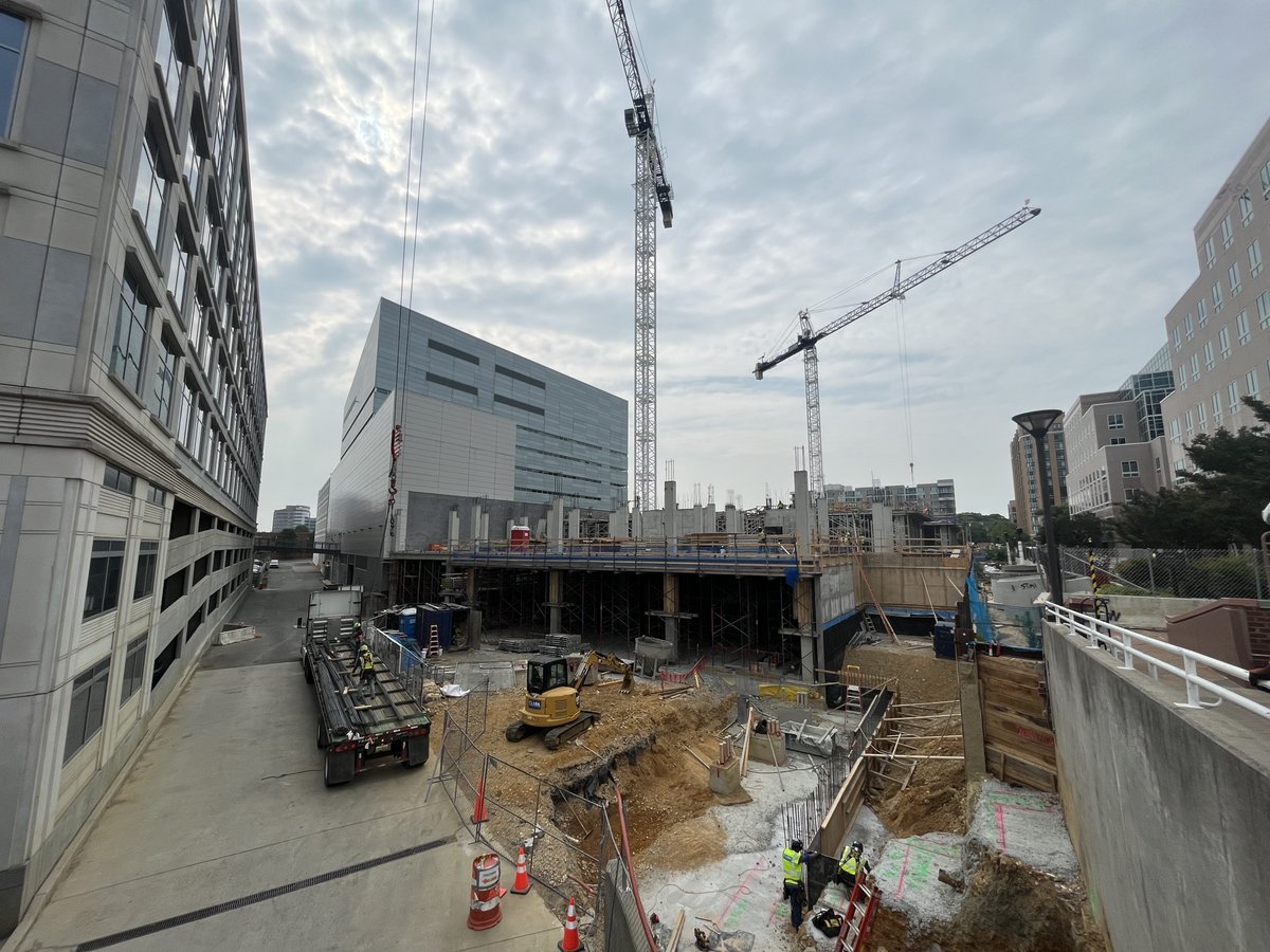 ClarkBuilds's tweet photo. The Clark team at GMU Fuse at Mason Square is hard at work delivering what will be a 345,000-square-foot hub for digital innovation on George Mason University's Arlington, Virginia, campus. #ClarkBuildsVA https://t.co/B83IeT44Ph