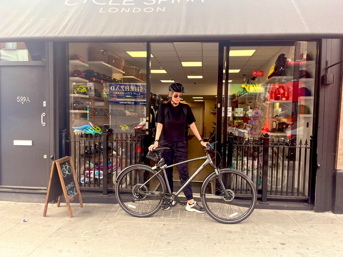 cyclespirit's tweet photo. A fun bunch of new cyclist we’ve had these past few days! Sophie with her @6kubikes &amp; @DashelHelmets 👍🏻

Alan ready to take hills with his @RaleighBikes_UK trace ebike⚡️

Cathy geared up for commute on her @WhyteBikes Malvern🚲

#newbikeday #walthamstowresidents #wfminiholland https://t.co/Z2jqvP8Shx