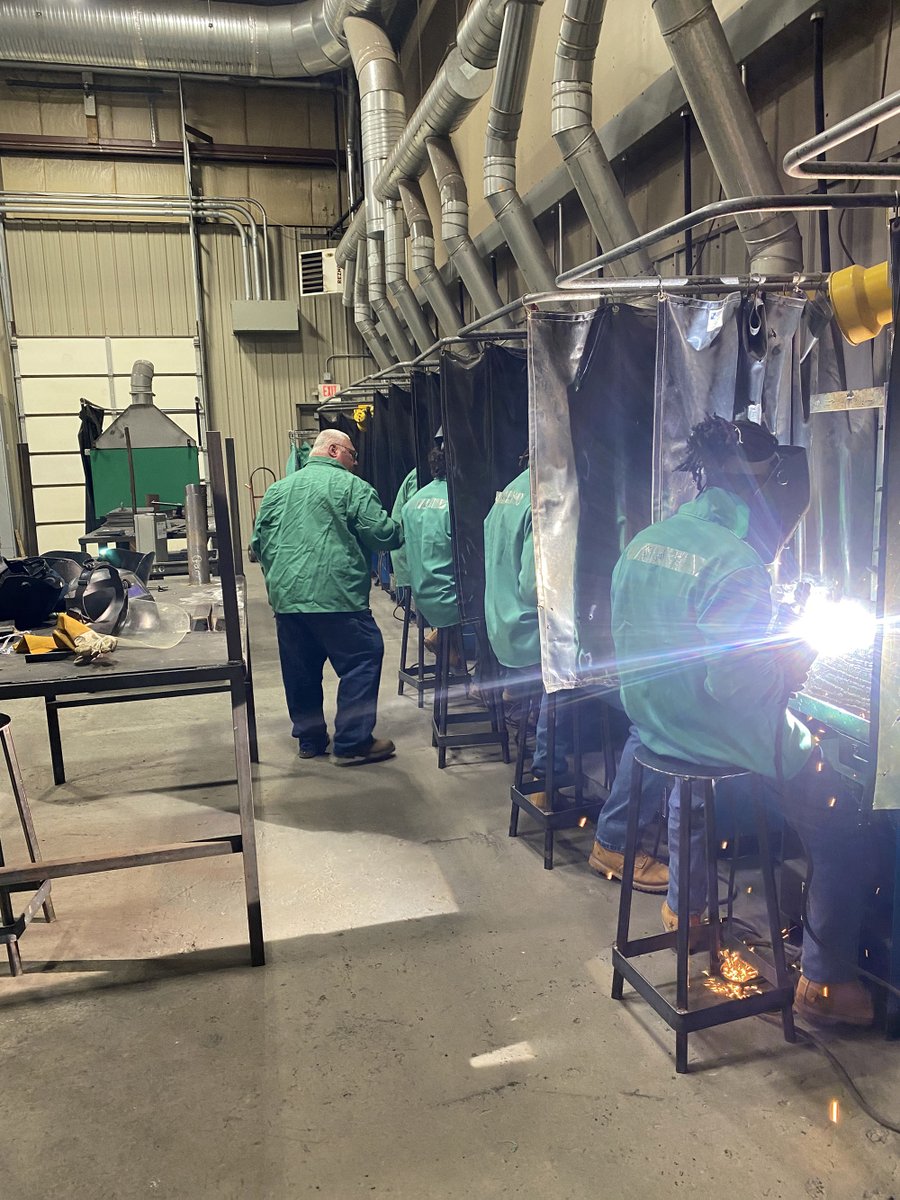 MarylandDJS's tweet photo. Backbone Mountain Youth Center recently partnered with The @GarrettCollege Career Technology Training Ctr. (CTTC) to offer youth a two-week Introduction to Welding course. Four youth participated in the two-week course... #education #partnershp #community https://t.co/IICIWfetNe https://t.co/whghx4ec3N