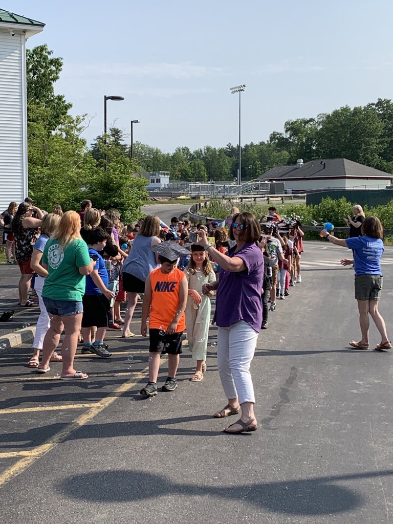 WPSPride's tweet photo. Our 3rd Graders paraded around bus loop today as we cheered them on!  Off to Manchester school they go!!! https://t.co/fvtor5lgnZ
