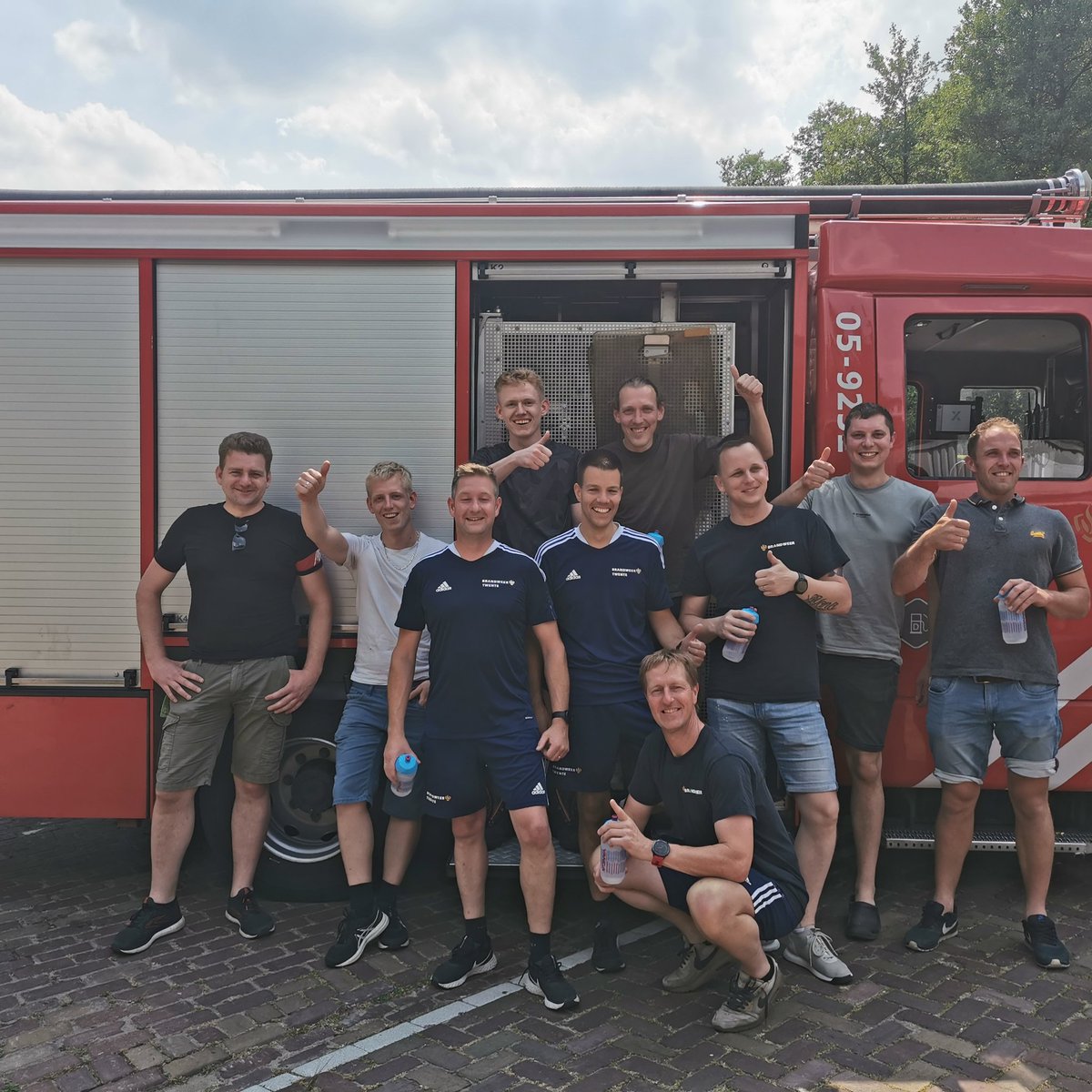 Na 2 jaar zwoegen en zweten met deze toppers de opleiding tot Manschap 🚒 afgerond. Bedankt allemaal! <a href="/BrandweerTwente/">Brandweer Twente</a>