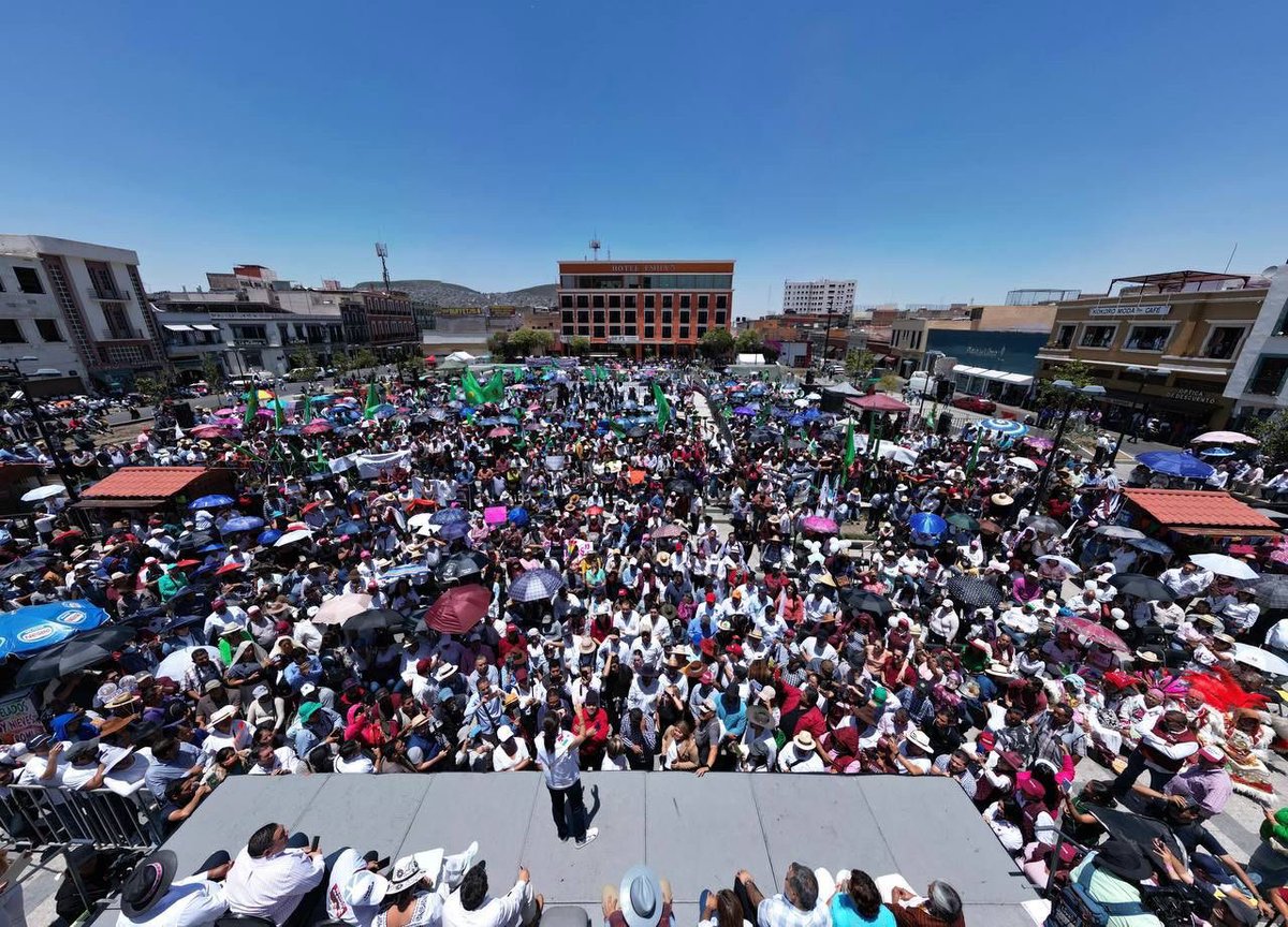 Claudiashein's tweet photo. Somos millones los que queremos que la Cuarta Transformación tenga continuidad con sello propio.
 
Y hoy en Pachuca estuvimos con miles de simpatizantes de nuestro movimiento de los 84 municipios del estado de Hidalgo.
 
¡Unidad y movilización popular son las claves de esta etapa de Defensa de la Transformación!