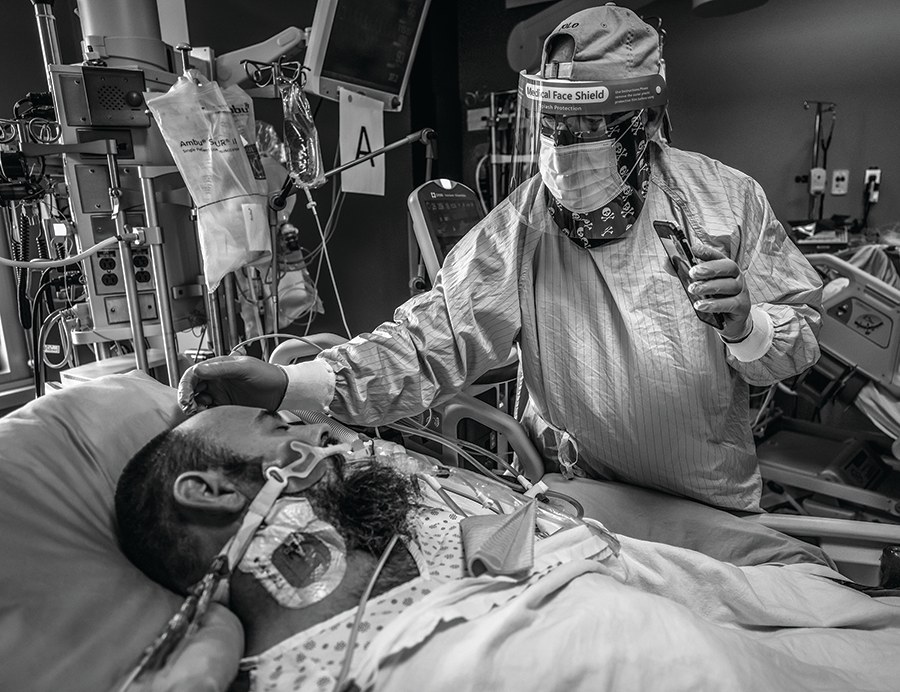 Communication Arts (@commarts) on Twitter photo CA Winner: <a href="/leahhennelphoto/">Leah Hennel</a> published her documentation of the COVID-19 pandemic and its emotional toll on people at Alberta Health Services in Alone Together: A Pandemic Photo Essay. ow.ly/74ah50OSJTy CA Winner: <a href="/leahhennelphoto/">Leah Hennel</a> published her documentation of the COVID-19 pandemic and its emotional toll on people at Alberta Health Services in Alone Together: A Pandemic Photo Essay. ow.ly/74ah50OSJTy