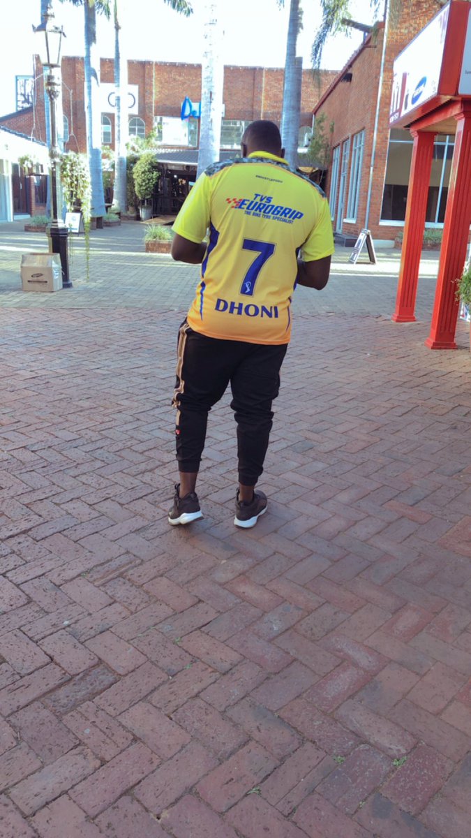 ThomasGanye's tweet photo. @CricCrazyJohns Thats me guys.. thanx @CricCrazyJohns  🇿🇼🇿🇼🇿🇼🇿🇼… yellow💛💛💛 https://t.co/ncsU4uhiui