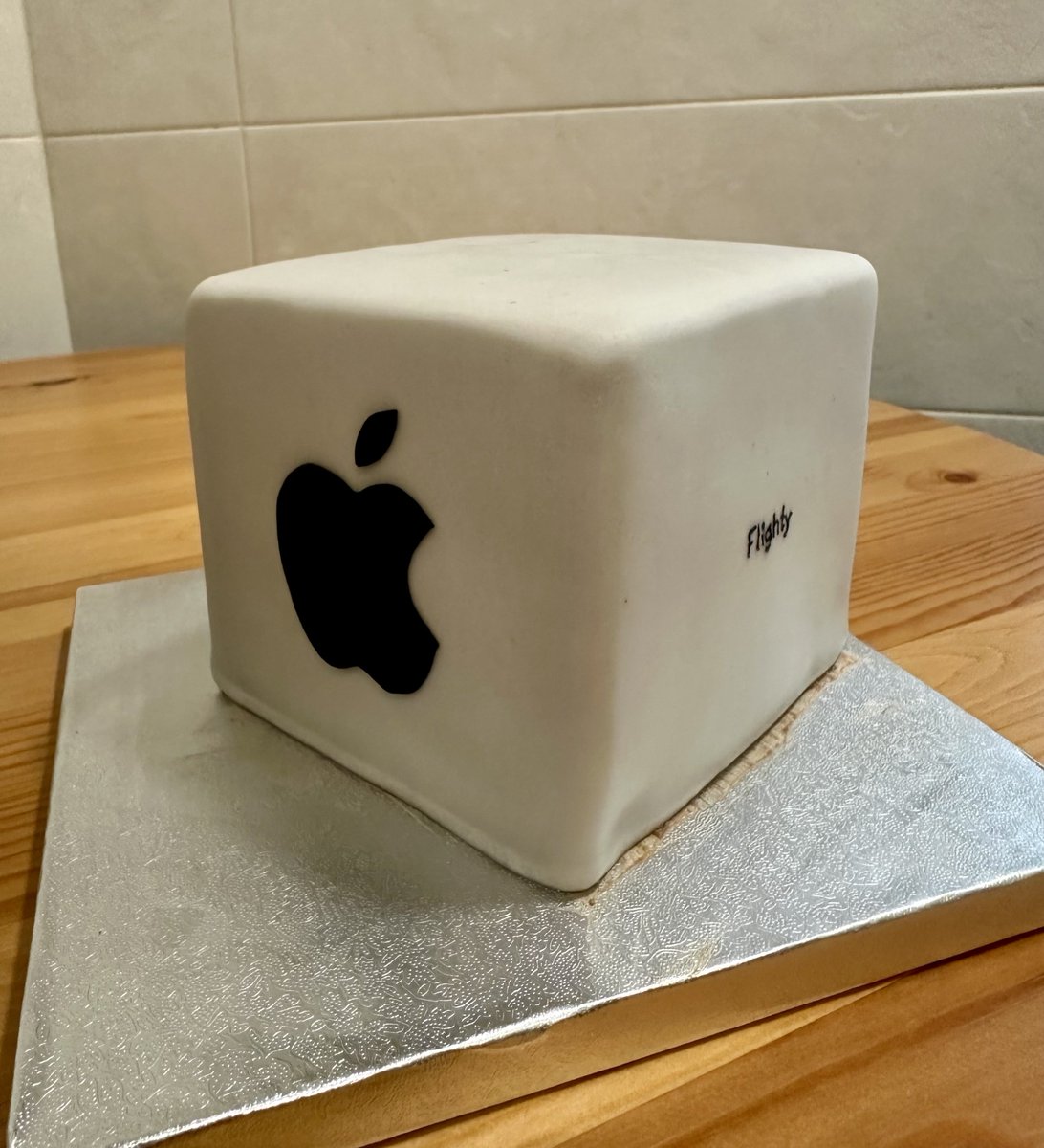 Flighty's tweet image.  Apple Design Cake! 

Debuting the all-new SF Freehand. Guess what flavor?
