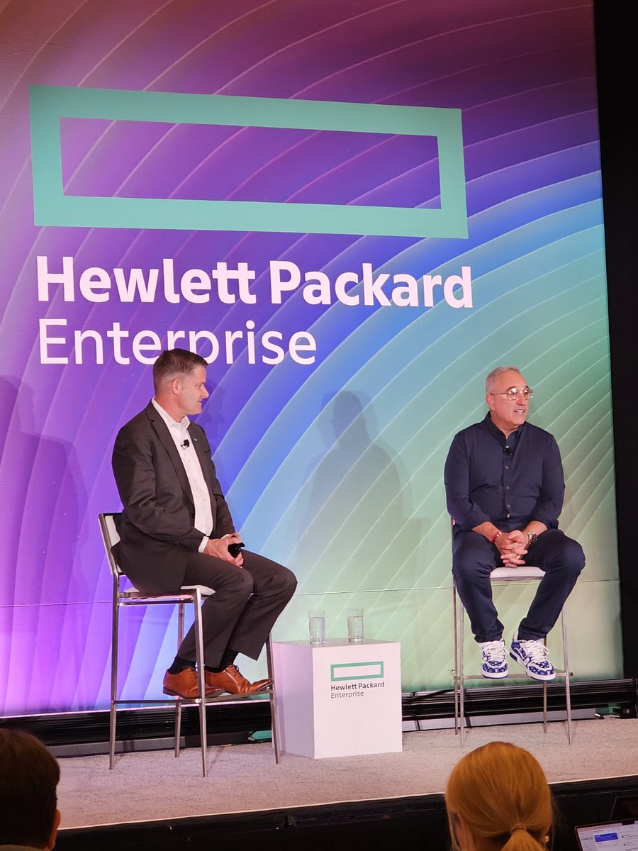 PatrickMoorhead's tweet photo. My favorite part of every industry analyst event is the unmoderated CEO Q&amp;A. 

@HPE is prepopulating (pre-provisioming) @Equinix sites. Amazing to see the public-hybrid cloud differences narrow each year.

 @AntonioNeri_HPE @Randy_Cairns $HPE https://t.co/lFddbpgLFn