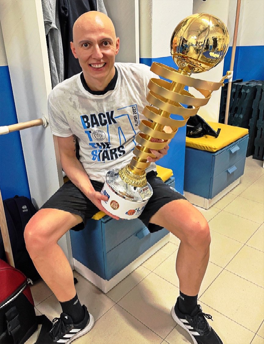 iltorres84's tweet photo. Dopo Supercoppa e Coppa Italia…
Siamo di nuovo quA
🏆 #lnp 🔜 #lba #vanolibasket ⚪️🔵 https://t.co/31fJsZuS7E