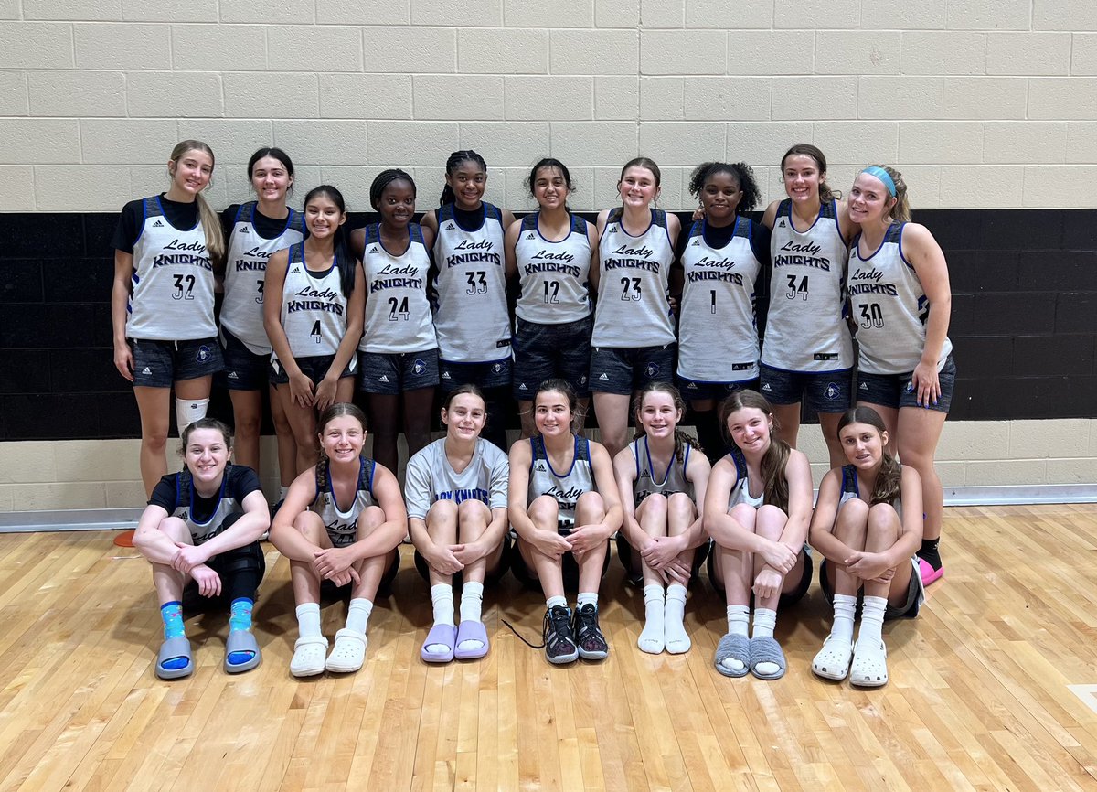Finished up our summer schedule today at Ravenwood Team Camp. Super proud of the growth we showed this summer even being down a player or two several different times. Looking forward to getting back together this fall/winter to get ready for the season!
#weareoNe https://t.co/EySPPnIV6h