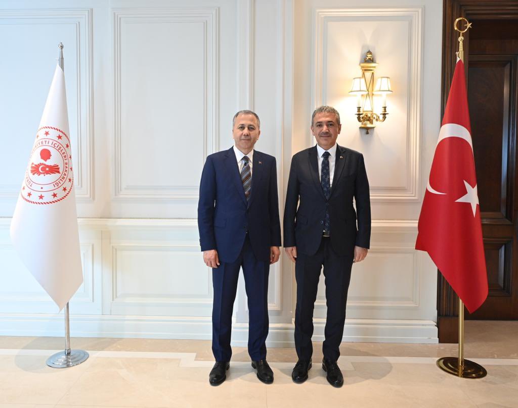 tuncay_akkoyun's tweet image. İçişleri Bakanımız Sayın Ali Yerlikaya’ya ziyarette bulunup, hayırlı olsun dileklerimizi ileterek talimatlarını aldık.

Sayın Bakanımıza kabullerinden dolayı şükranlarımızı ve saygılarımızı arz ediyorum.