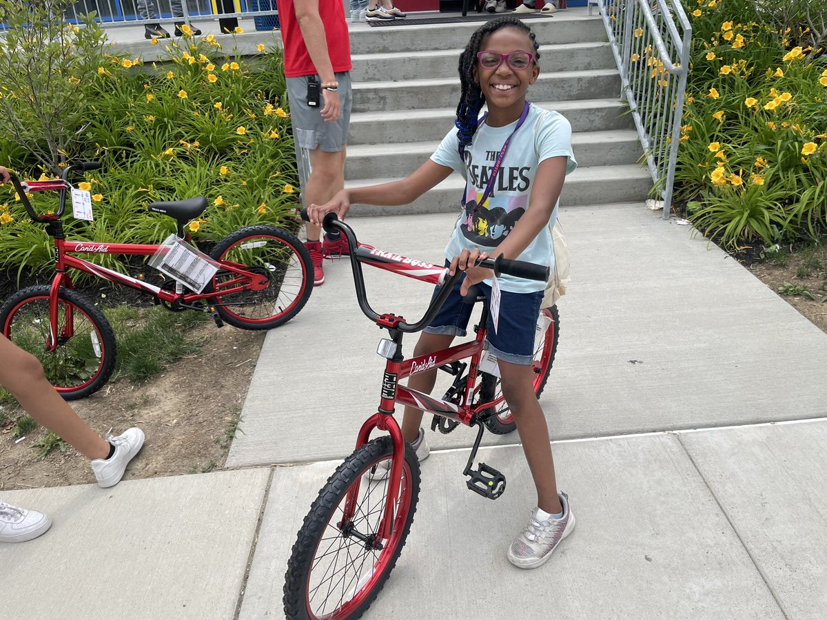 BestoftheBatch's tweet image. Today 30 of our lucky 3rd and 4th Grade Buccaneer Campers went home with a cool cherry red bikes 🚲♥️

Huge thank you to @unitedwaySWPA for donating the bikes and helmets so our kiddos can enjoy summer 2023 on wheels 🤞

#UnitedWay #WelcomeBackSummer #Partners #SummerFun #Biking