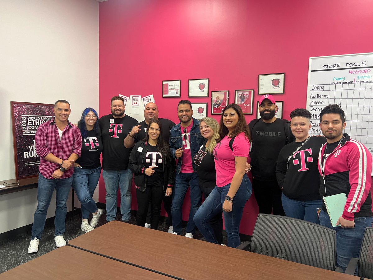 Miami Central ME Development class 2023, proud and honor to help the future leaders of Miami and T-Mobile #OneTeam , @DGaulhiac @arte_mi0 @pattyc101 @JacksonTingley @CHRISM0RALES @JonFreier