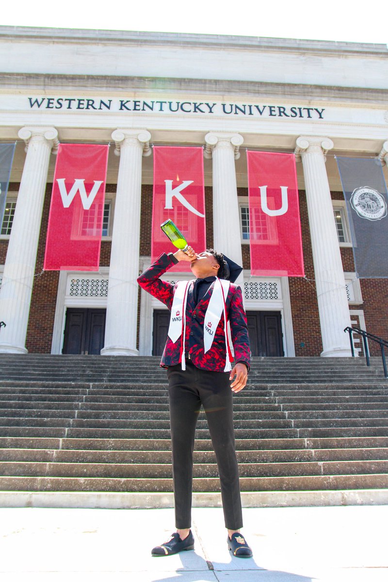 CoachX_FB's tweet image. B.S in Sport Management 👨🏾‍🎓 ✅

So grateful to be the FIRST college graduate in my family🙏🏾.  #firstgengraduate 
I also just want to thank WKU Football for allowing me to be apart of the family and apart of college football history🖤‼️

Tops4L🧟‍♂️🖤
