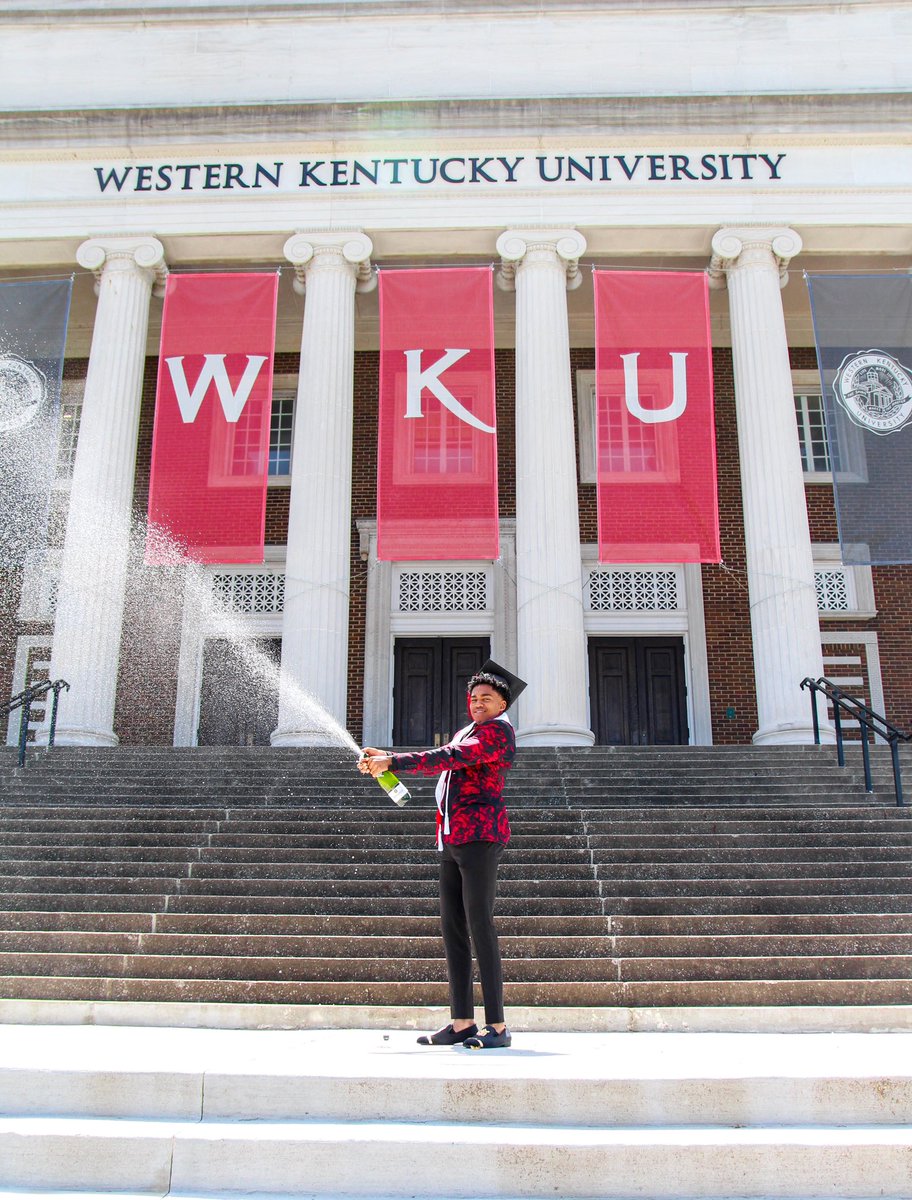 CoachX_FB's tweet image. B.S in Sport Management 👨🏾‍🎓 ✅

So grateful to be the FIRST college graduate in my family🙏🏾.  #firstgengraduate 
I also just want to thank WKU Football for allowing me to be apart of the family and apart of college football history🖤‼️

Tops4L🧟‍♂️🖤