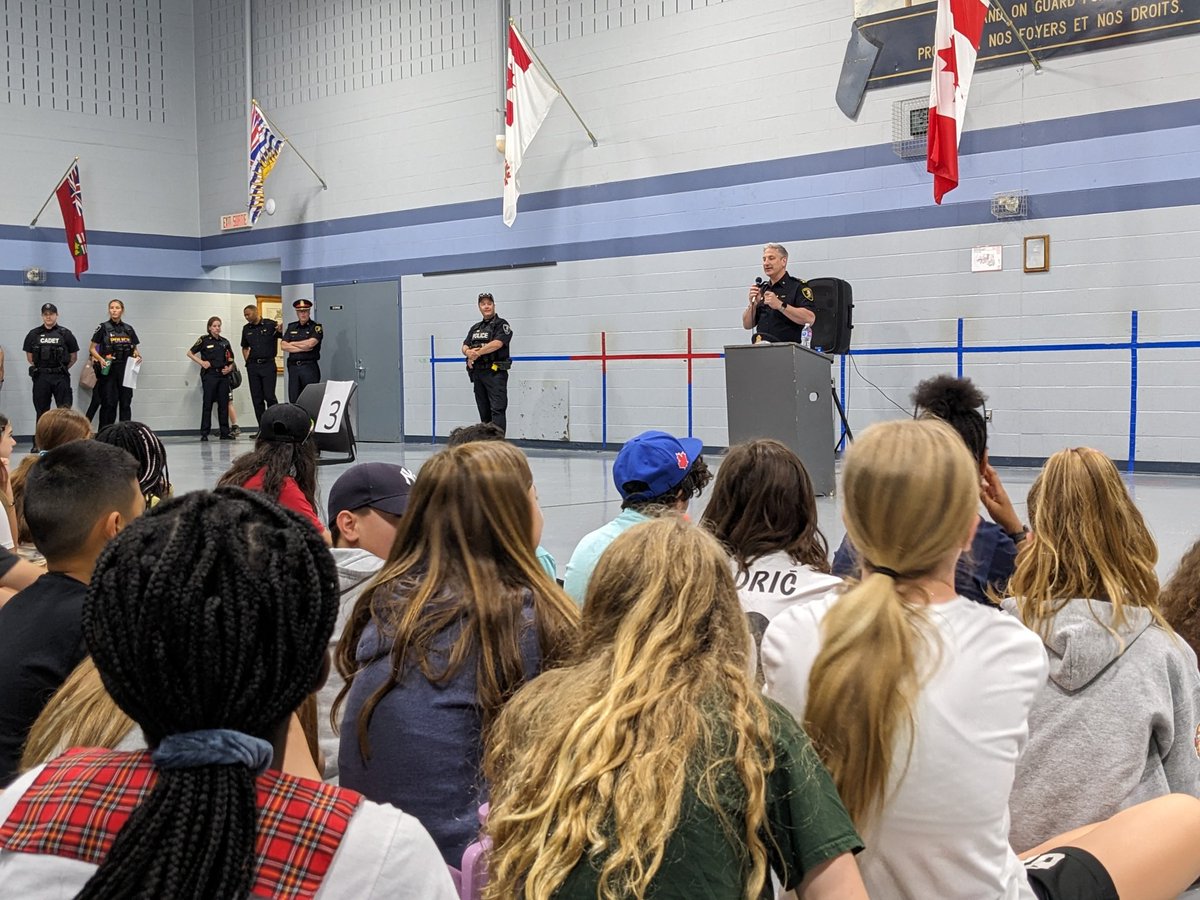 drouillarda's tweet photo. Chief Bellaire and officers @WindsorPolice welcome over 800 students for #VIPDay to get an inside look at our specialty units.
#kidslearningfromcops
#copslearningfromkids https://t.co/VCb4ODhVs8