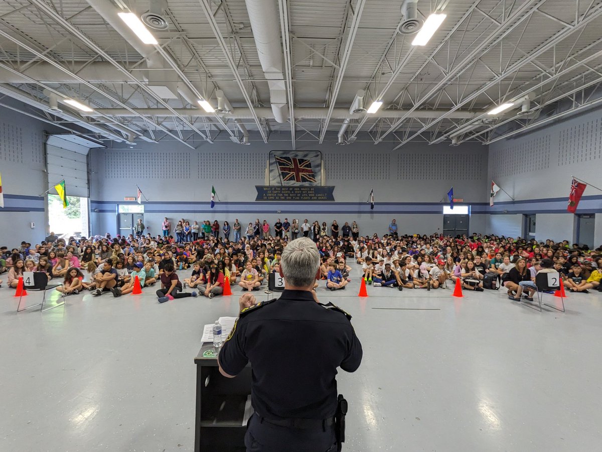 drouillarda's tweet photo. Chief Bellaire and officers @WindsorPolice welcome over 800 students for #VIPDay to get an inside look at our specialty units.
#kidslearningfromcops
#copslearningfromkids https://t.co/VCb4ODhVs8