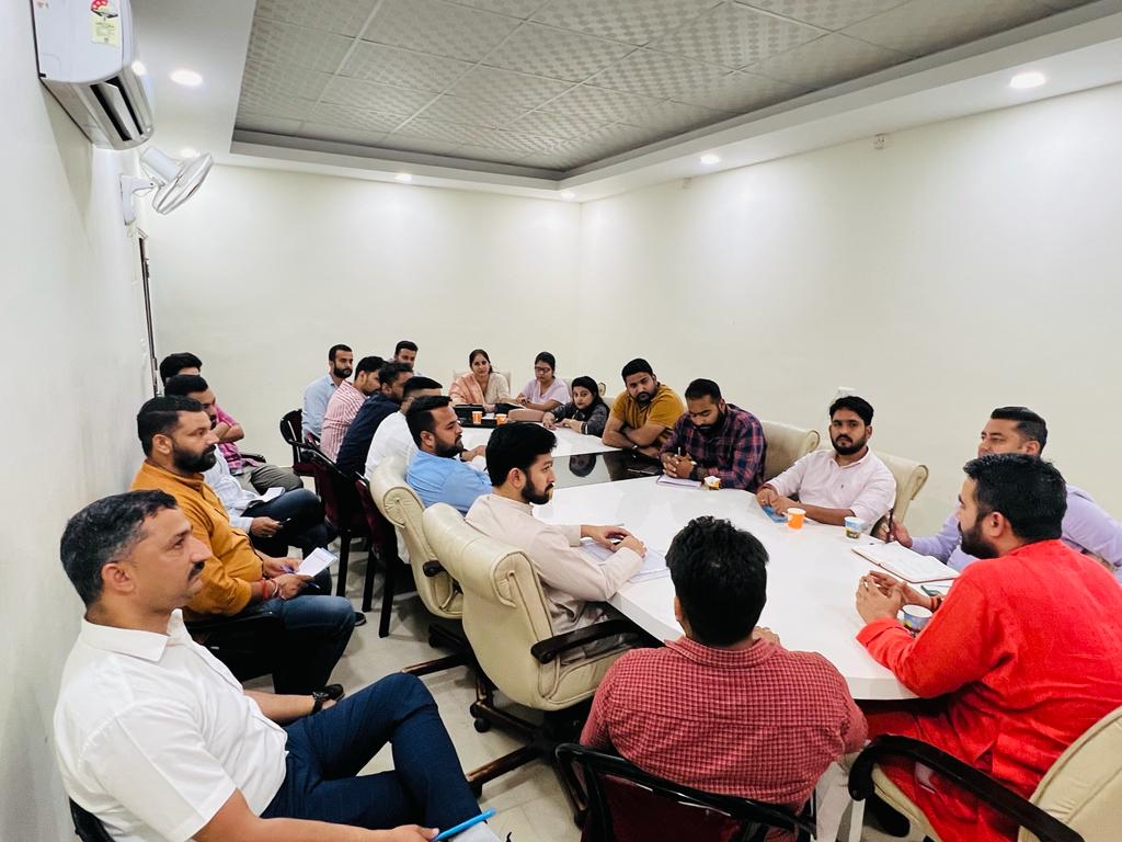 IArunPrabhat's tweet photo. Today held Prabhari and Seh-Prabhari meeting at party office Trikuta Nagar to discuss about the various upcoming events. https://t.co/zAB9H169KY