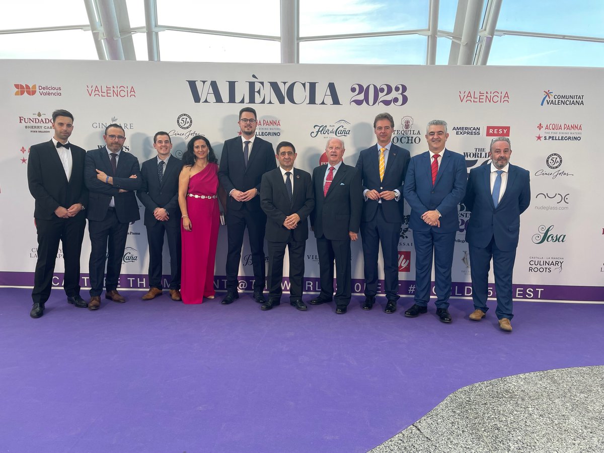 🫒Los aceites #JaénSelección 2023 conquistan en Valencia a chefs y críticos gastronómicos.

🧑‍🍳El presidente de <a href="/dipujaen/">Diputación de Jaén</a> en funciones asiste a la gala “The World´s 50 Best Restaurants”, donde se han dado a conocer los mejores restaurantes del mundo.

📲 acortar.link/jwqSN0