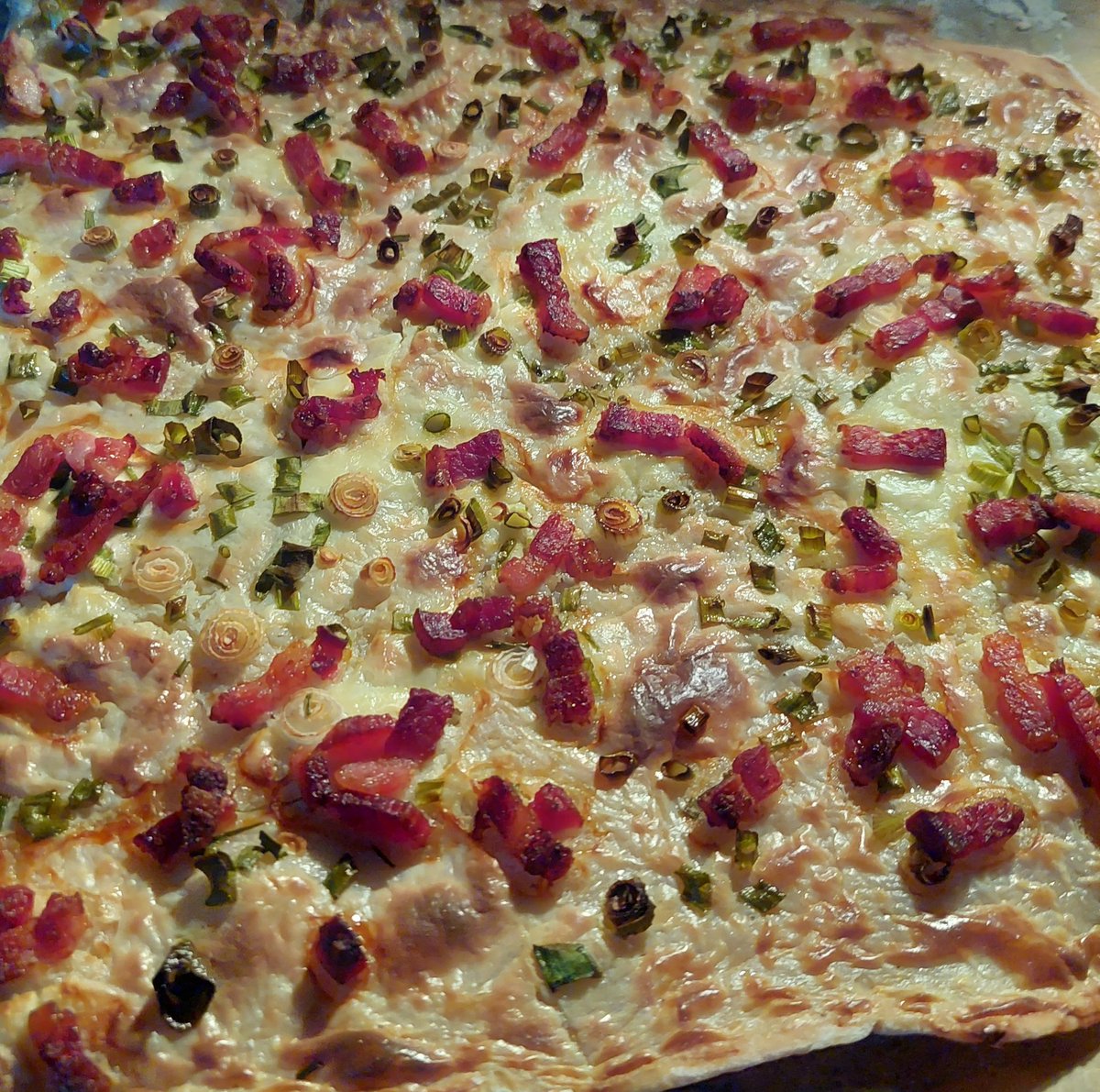 Juli2021_'s tweet photo. Premiere #Flammkuchen. Auch den Testessern hat es geschmeckt. #Frankreich 
#Kochen https://t.co/Ik1vPfPvWa