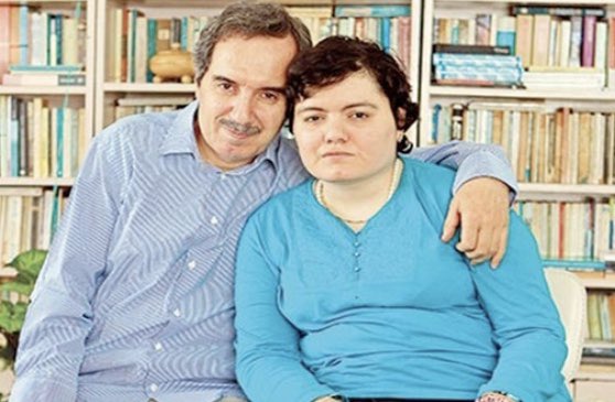 Ali ÜNAL 

BM Çalışma Grubu’nun ‘Ali Ünal’ kararı açıklandı :

- Yargılanmaması gerekirken, 19 yıl ceza almış!
- Suçlamaya yönelik eylemlerin tamamı yasal faaliyetler. 
- Suçlamalara ilişkin hükümet delil sunamadı. 

ECHR TakeAction
SesVer AiHM