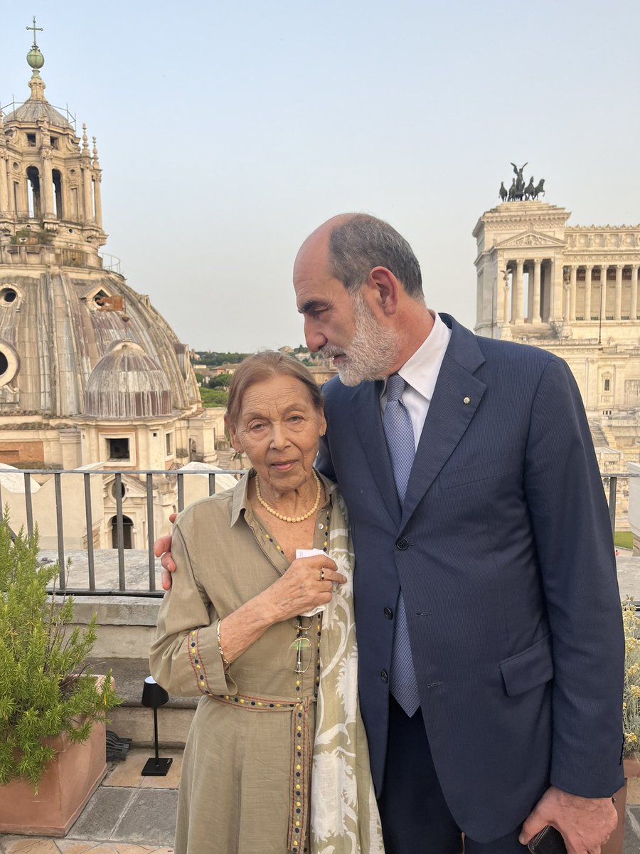 _giovannigrasso's tweet photo. #EdithBruck, vincitrice del Campiello alla carriera, sulla terrazza romana di Civita. Brava Edith! Premio meritatissimo. https://t.co/szqEh3Iylb
