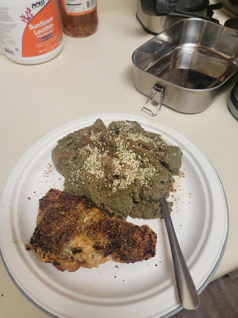 BeatingBryan's tweet image. Air fried chicken and my own version of #blueprintprotocol super veggie:

+Brussel sprouts
+Broccoli
+Cauliflower
+Baby bella mushrooms (shiitake too expensive)
+Black lentils
+Garlic, ginger, cumin, apple cider vinegar.

Not perfectly healthy. But wayyy healthier than before.