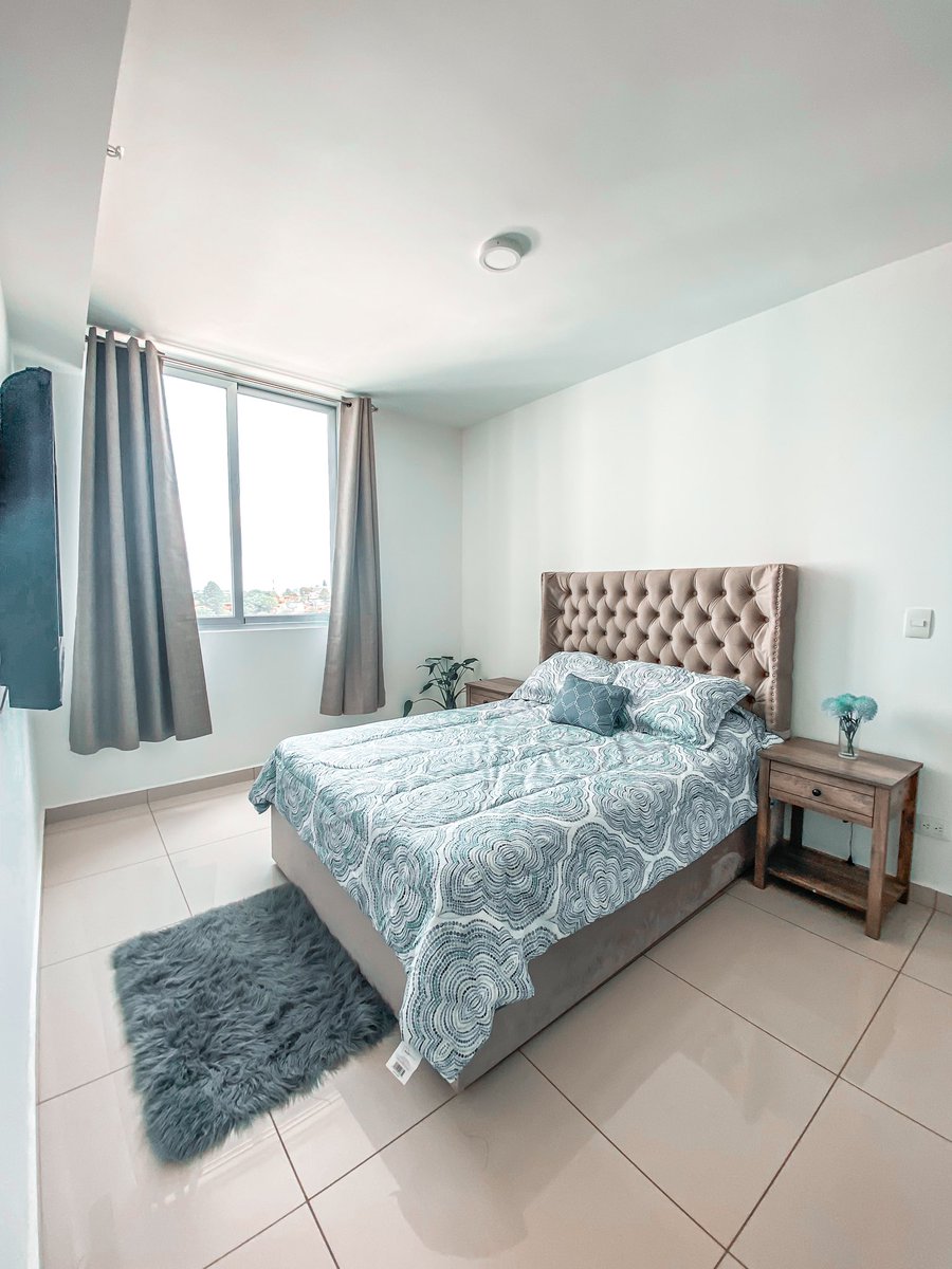 Holaa! Mi mamá tiene en alquiler un apartamento en torre en Tibás:

1 habitación
Amueblado
1 parqueo
Bodega

Acá dejo el número de ella por si a alguien le interesa!

7015-3931