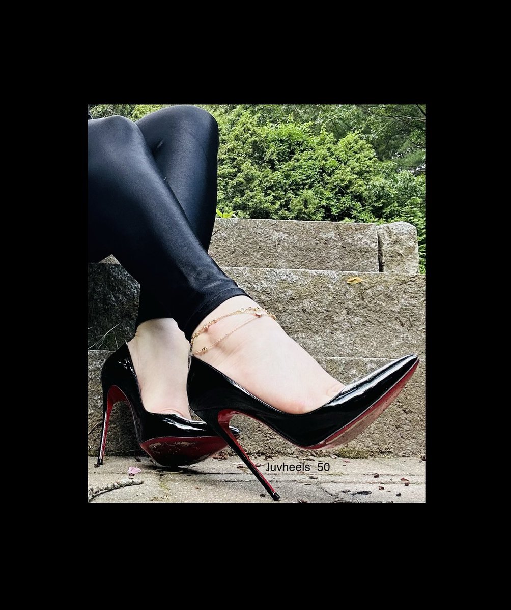 #luvshoes #shoesdaytuesday #highheels #heels #stilettos #officeheels #louboutin #shoes #tuesdayvibe #louboutinworld