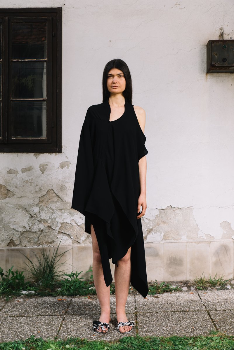 nika_ravnik's tweet photo. 4 looks in 1 DRESS IVA - available at the studio, Gornji trg 24, Ljubljana or online:
https://t.co/awPbFpoKcY
#multiwaydress #zerowastedress #blackdress #sustainabledress https://t.co/MxP4ncRPLs