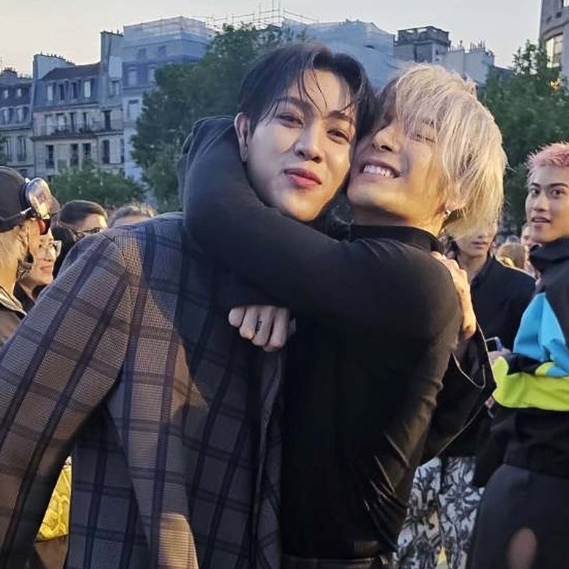 Don’t touch me 😭

#BamBamxLouisVuitton
#JacksonWangLouisVuitton #JacksonWangParisFW_LV 

#LVMenSS24 #LouisVuitton @JacksonWang852 @BamBam1A @GOT7 🍓