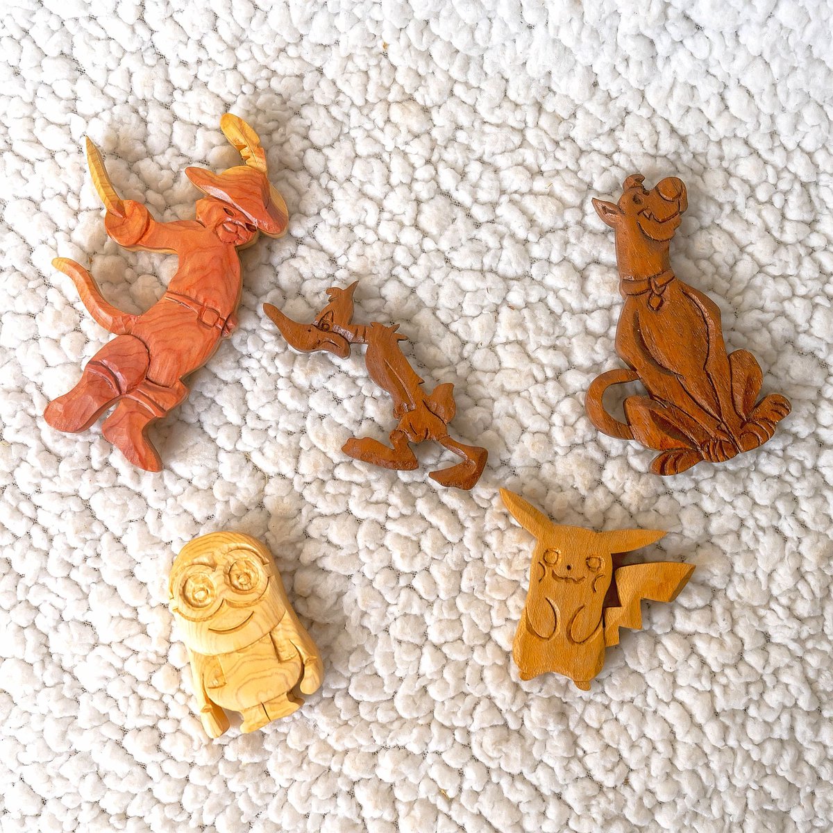 Having fun making some cartoon characters in wood a few months ago. Check out the link below to see how we made them.

youtu.be/6BzInytPifU

#pussinboots #minions #daffyduck #scoobydoo #pikachu #woodcarving #woodwork #scrollsaw