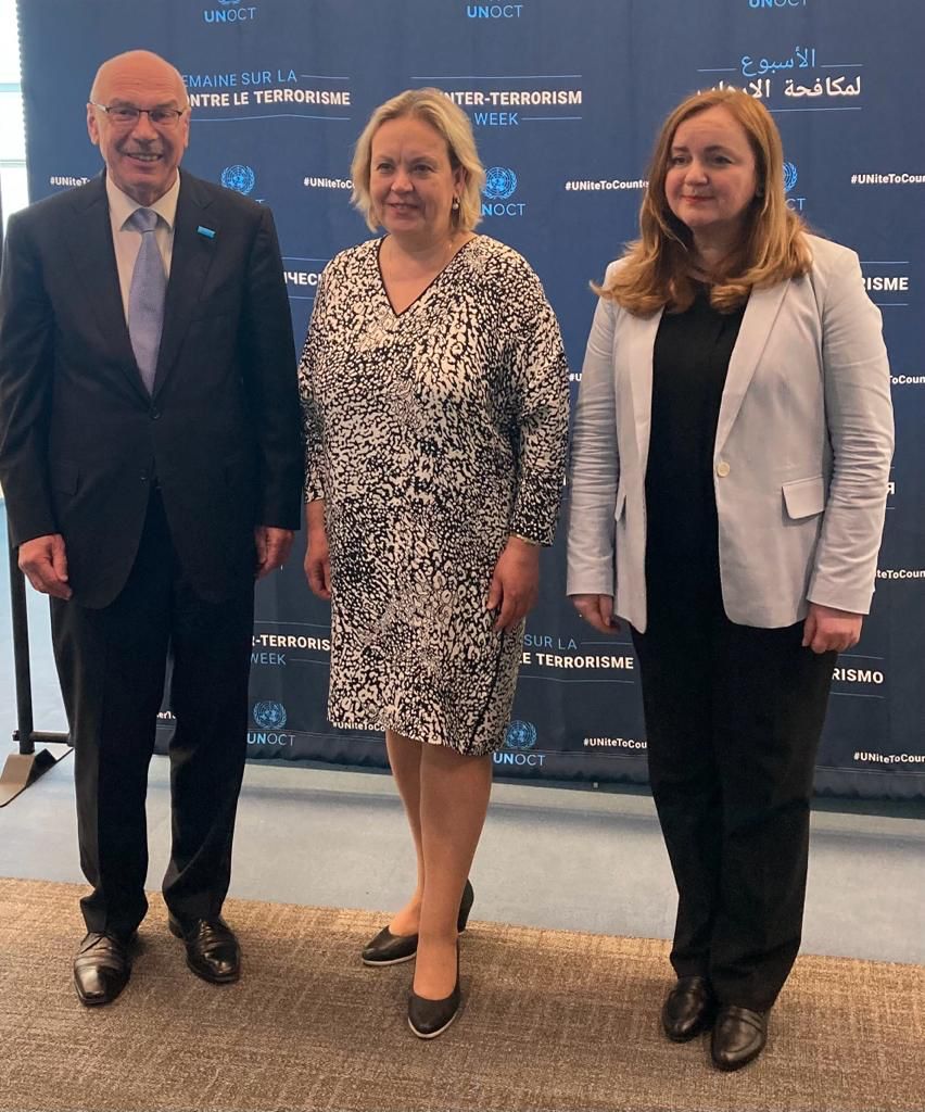 AlenaKupchyna's tweet photo. Fruitful meeting with USG @un_oct Vladimir Voronkov &amp; ASG/ED of @UN_CTED, @Natalia_Gherman on the margins of #CTWeek to renew commitments for close co-operation with @OSCE and joint efforts on #PCVE, #XRIRB #CriticalInfrastructureprotection and #CFT. 🤝

#UniteToCounterTerrorism https://t.co/Me3MLWLtzZ