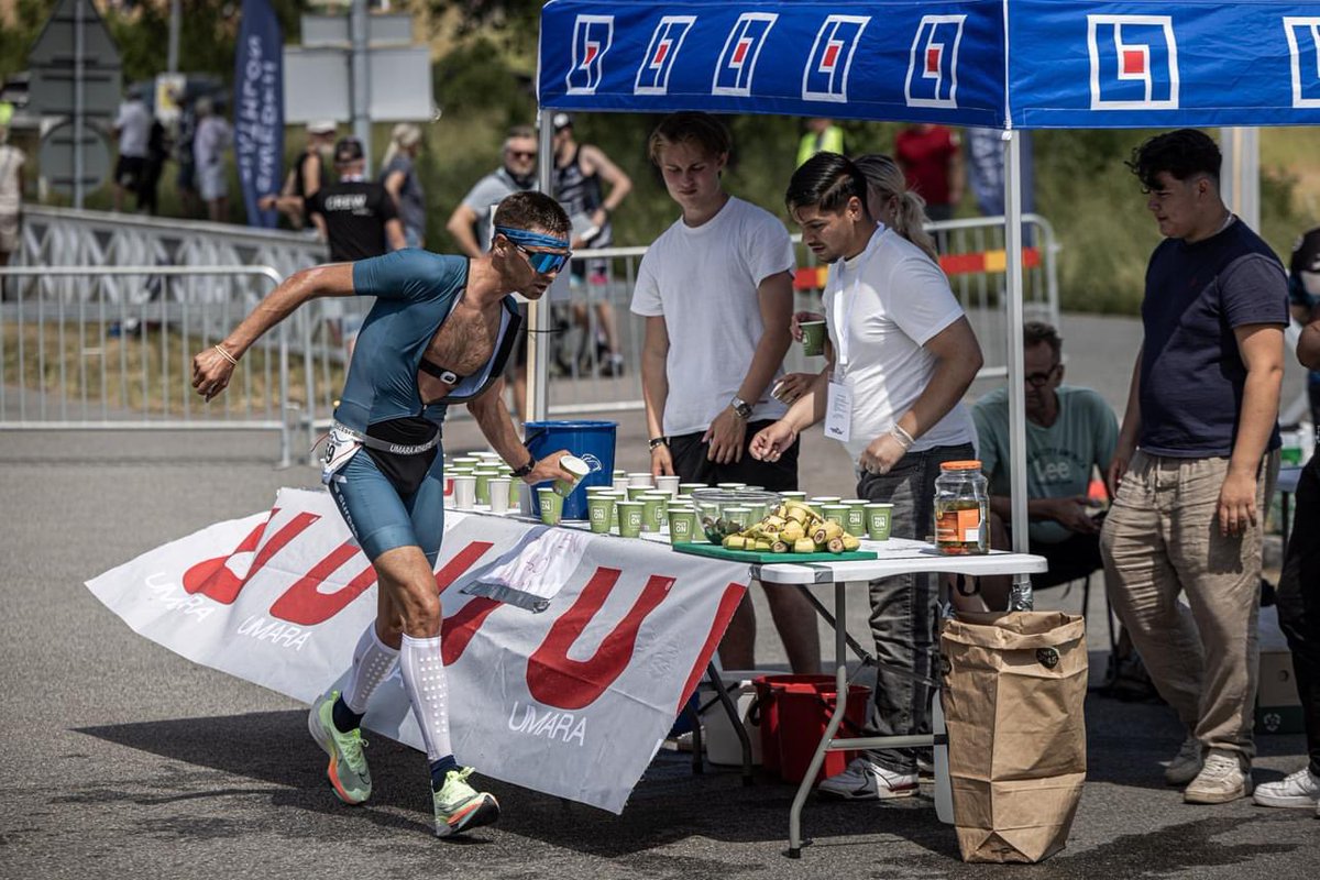 fcreinter's tweet photo. ☀️🏊🏼🚴🏼‍♂️🏃🏽‍♀️💦

Ett grymt evenemang i form av Bauer Triathlon tog fart och vilken dag vi alla som var där skulle få!

Våra funktionärer som var på plats skötte sig jättebra och peppade på vartenda deltagare som sprang förbi vår vattenstation😁✌🏽

#FCReal
#FCTillsammans
#AllezLesBleus https://t.co/aaaXCItcbo