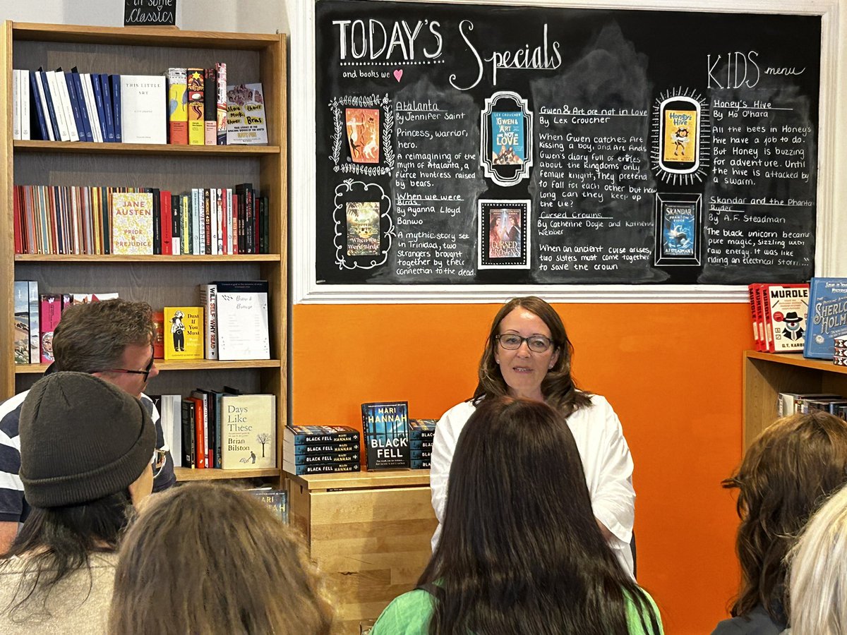 erskine_fiona's tweet photo. Fabulous evening at @drakebookshop with @mariwriter and a rapt audience. Great to finally catch up with  @MilzPixie . #BlackFell https://t.co/ajIRlj3UxN