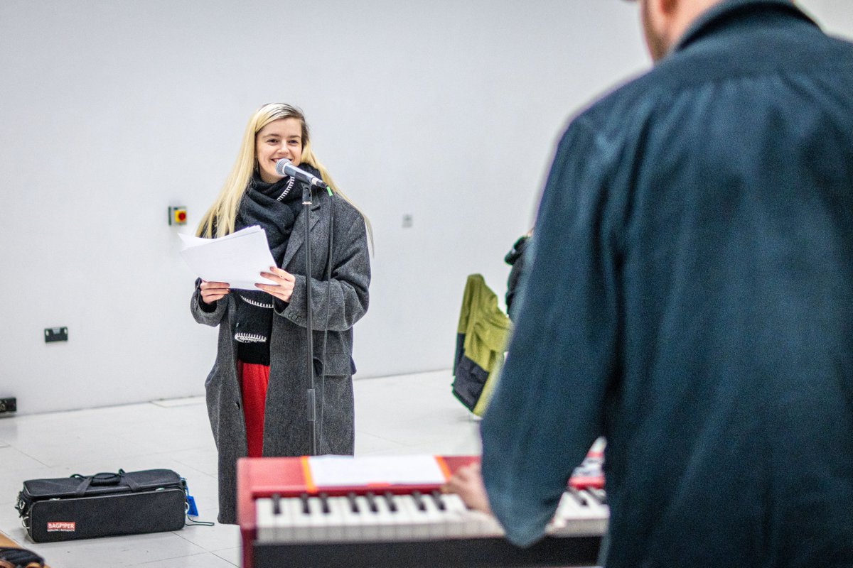 Gyda: <a href="/ICEiwancharles/">Iwan Charles</a>, Llŷr Ifans, <a href="/Manonwilkinson/">Manon  Wilkinson</a>, Despina Goula, Kseniia Fedorovyh a Lisa Spaull o Gwmni Dawns <a href="/verticalkate/">Kate Lawrence</a> &amp; cerddorion <a href="/PatSwyddogol/">Patrick Rimes</a>, <a href="/casi/">Casi Wyn</a> a <a href="/maredwilliams97/">Mared Williams</a>
🙏
@YCarneddau @apceryri <a href="/Celf_Cymru/">Cyngor Celfyddydau Cymru</a> @HeritageFund <a href="/CymdEdwardLlwyd/">Cymdeithas Edward Llwyd</a>
<a href="/LlenNatur/">Llen Natur</a>
#natur #hanes #theatr