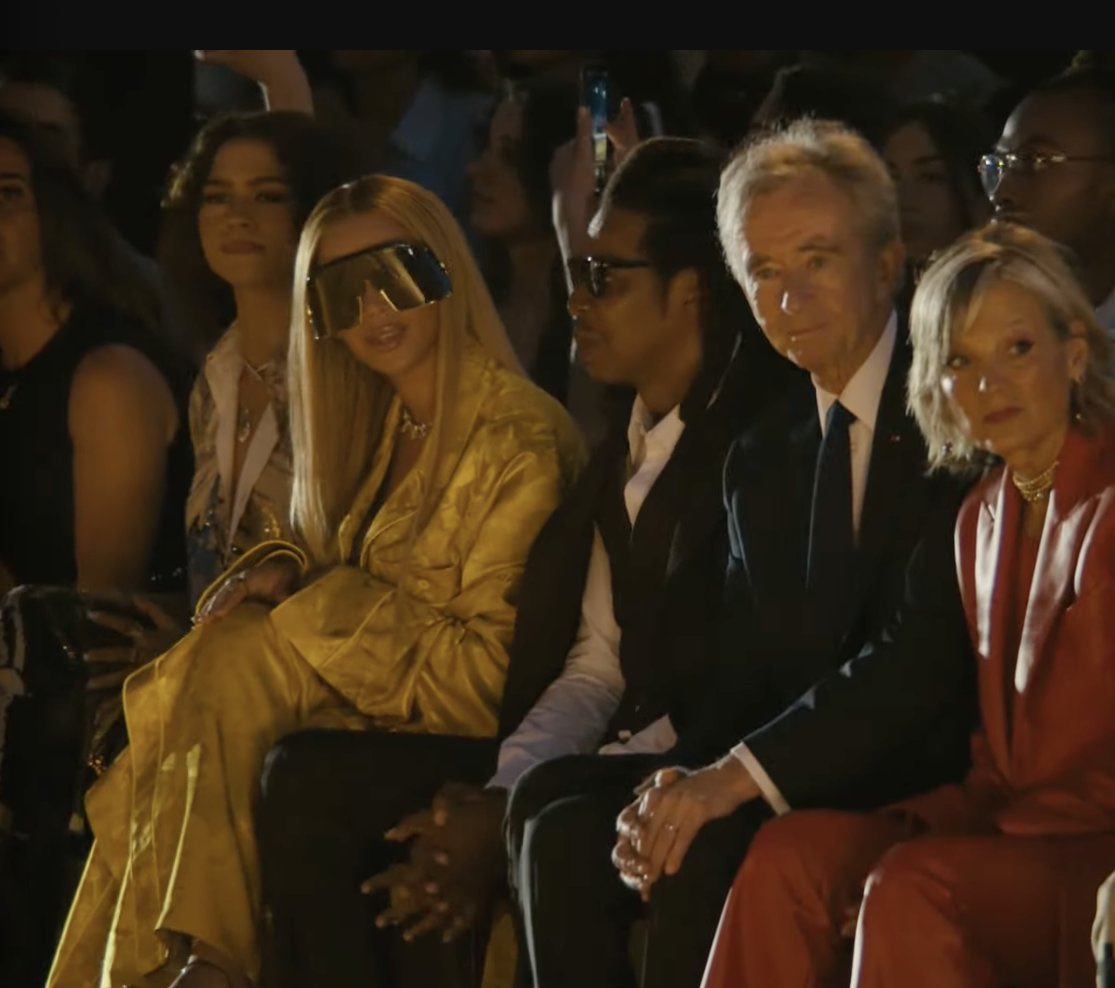 BEYONCÉ LEGION on X: Beyoncé seated with Zendaya and LVMH CEO Bernard  Arnault tonight in #Paris. #LVMenSS24  / X
