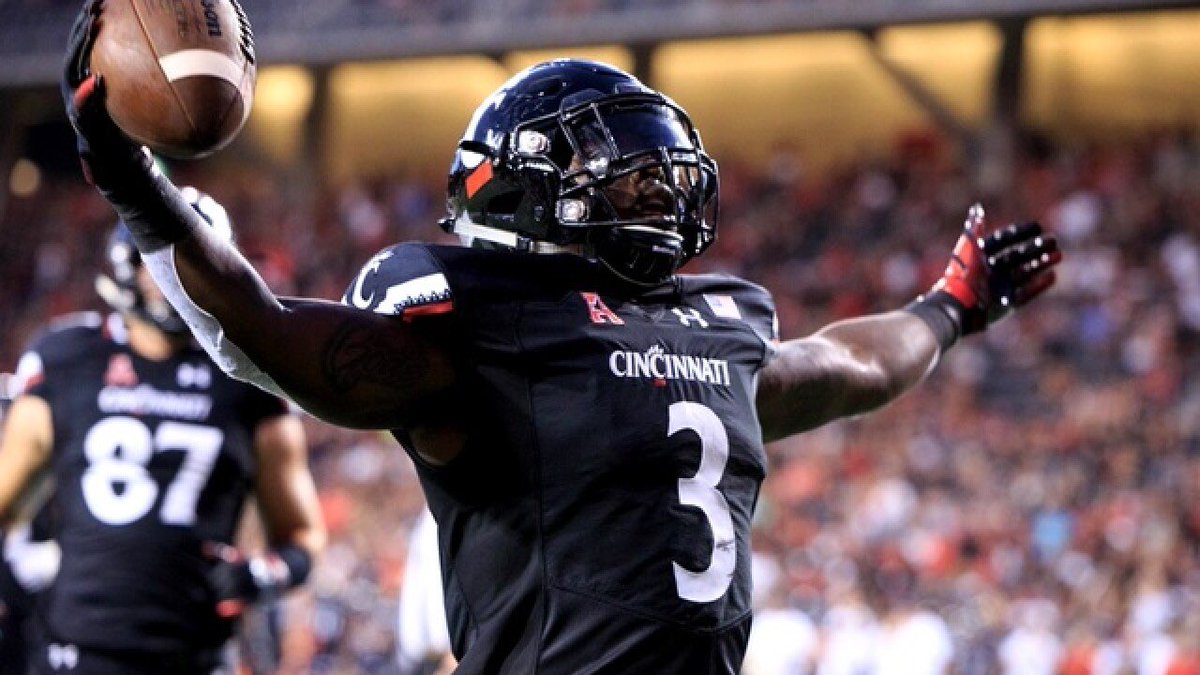 #AGTG Extremely blessed to receive an offer from the University Of Cincinnati !! @ZachGrantUC @BMac93WB #Gobearcats