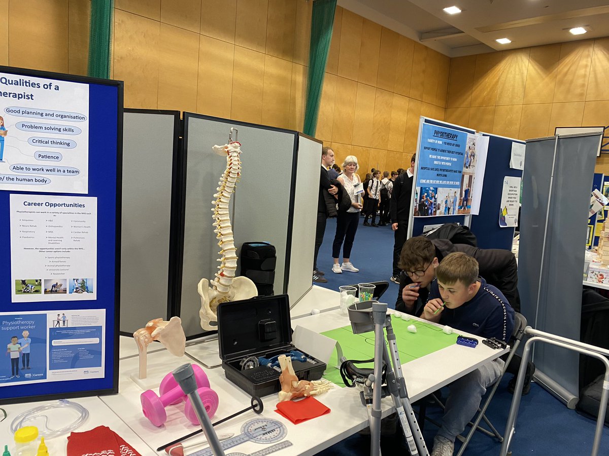 Team Physio inspiring students today at #inspiringfutures @DandGCollege Great to see so many students interested in the profession🩼🫁🩺🧠 Had fun organising the display with @ZoeForlow✂️. Thanks to @JessicaR_Physio& @hmcphysio for volunteering their time! #NHSDG #AHPDG #physio