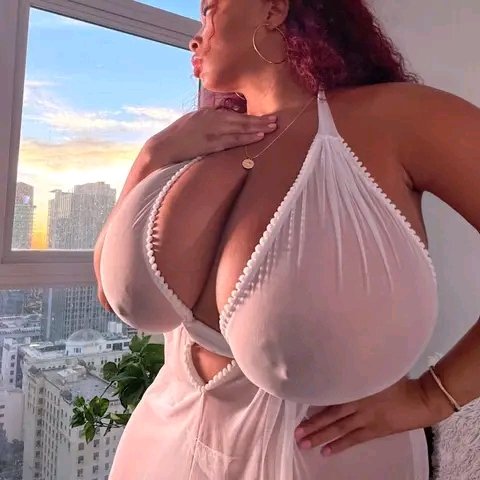 Claraflezy's tweet photo. Smash or pass https://t.co/hvcXD1shgX