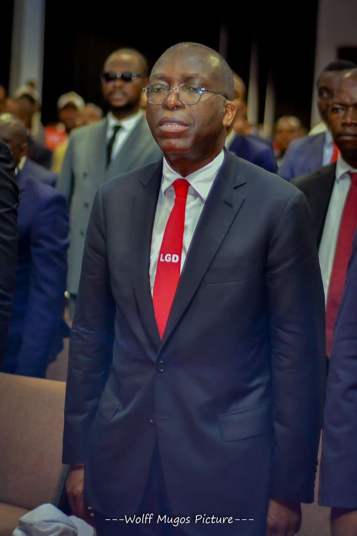 Il ne s’agit pas de découvrir des faits nouveaux dans le dossier #Bukangalozo pour poursuivre et juger <a href="/Mapon_Matata/">Matata Ponyo Mapon</a> . La question est plutôt #Procédurale.
Pas des juridictions prévues pour juger un ancien #premier #ministre. 
C’est du bon droit.