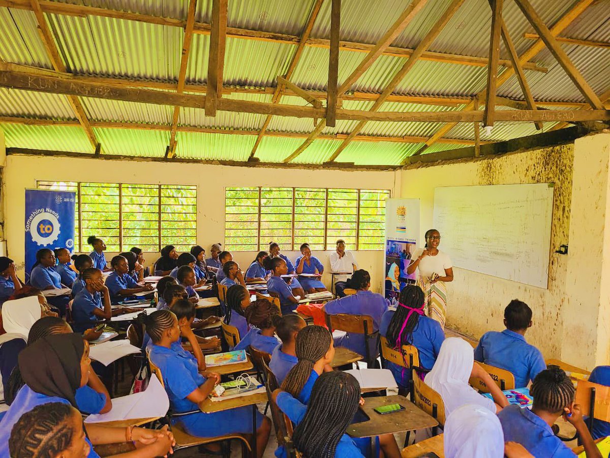 Faridahally2's tweet photo. These moments feed my commitment for empowering young minds.
Follow my org @CareElimu
#MombasaGirl #ElimuCare #FriendshipMatters #DYA #BuildingHealthyRelationships #YouthEmpowerment #Nairobits https://t.co/QJUah8NoPl