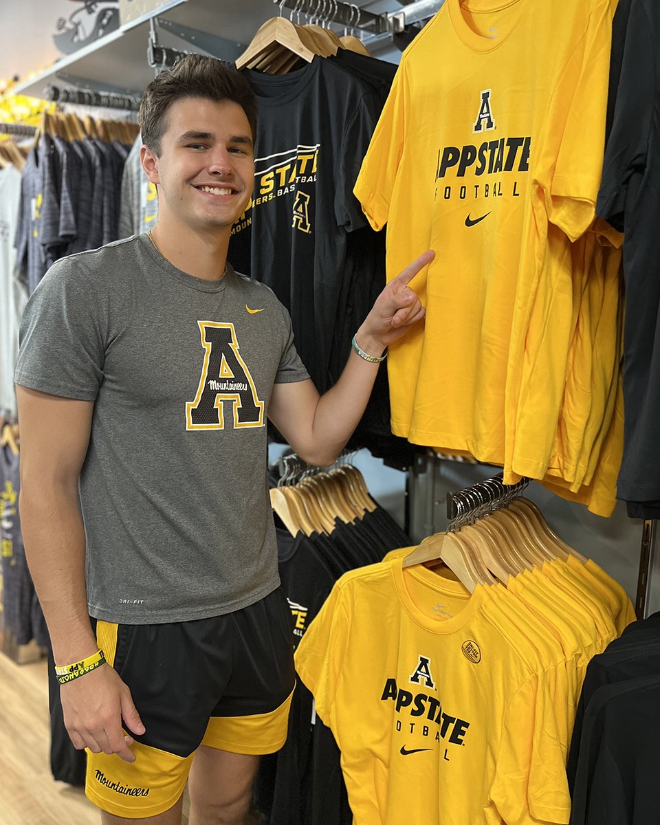 #18 App State Quarterback @RyanCBurger, stopped by Alumni Hall to load up on gear for the summer! Check out his favorite picks in the store right now!

Nike Team Issued Tees: ow.ly/s7Tu50OSUZu

#GoApp #AppState #TakeTheStairs