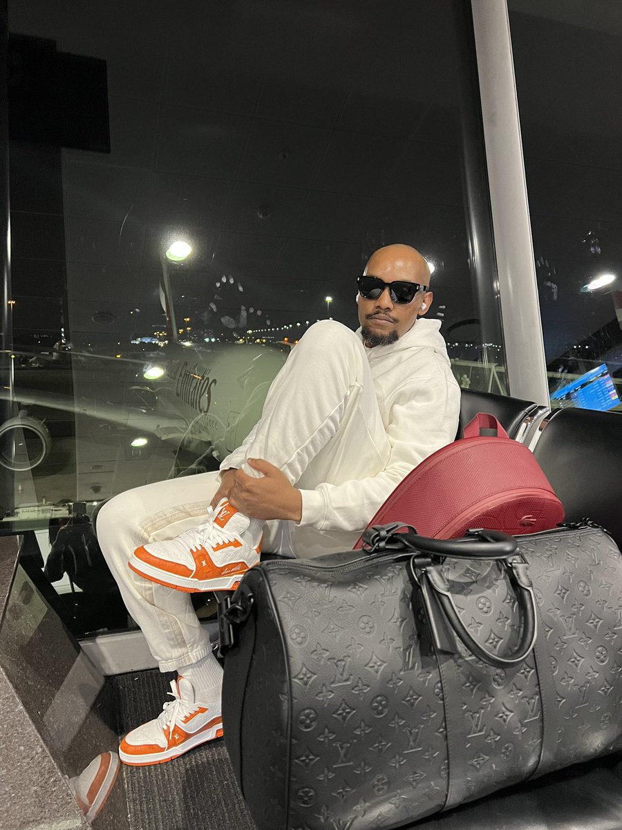 Kabelo Mook tweet media