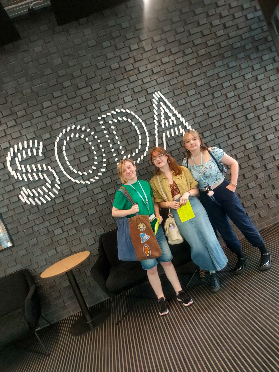 winstanleycoll's tweet photo. Students had a great day recently @McrSchArt visiting their Degree Show. Thank you for inspiring our students.

#excellence #support #inspiration #ESIProgramme #enrichment https://t.co/bFqGc39f9t
