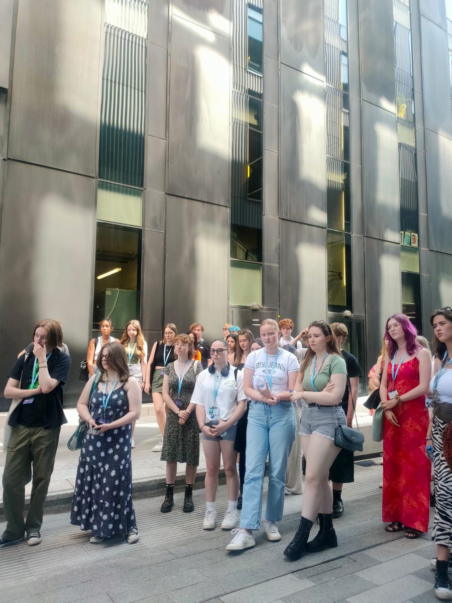 winstanleycoll's tweet photo. Students had a great day recently @McrSchArt visiting their Degree Show. Thank you for inspiring our students.

#excellence #support #inspiration #ESIProgramme #enrichment https://t.co/bFqGc39f9t