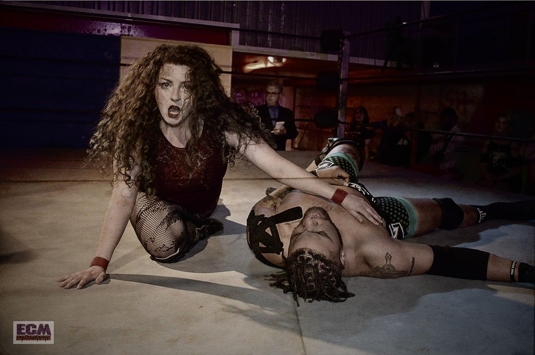 Not letting anyone get in my way.

📸 @ecm_photography

#theunwiltingtatiana #kisskissbloom #womenswrestling #intergenderwrestling #FridaysOnFifth #t2tpittsburgh #wrestling