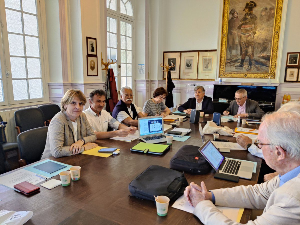 scazebonne's tweet photo. Le 8 juin dernier avait lieu le conseil d'administration de l'#AFLEC, l'occasion de faire un petit focus sur cet opérateur du réseau d'enseignement français à l'étranger @ReseauAFLEC
🔗 En savoir + : https://t.co/LBMmHNUsdJ https://t.co/stwvhqsp6H