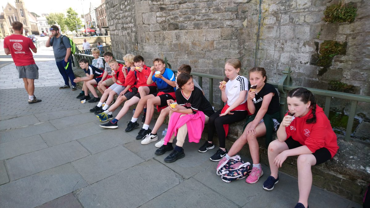 EdgmondStPeters's tweet photo. This afternoon we swapped over! Everyone is having a brilliant time here @plasmenai ☀️🌊 https://t.co/z9PHuo1DXN