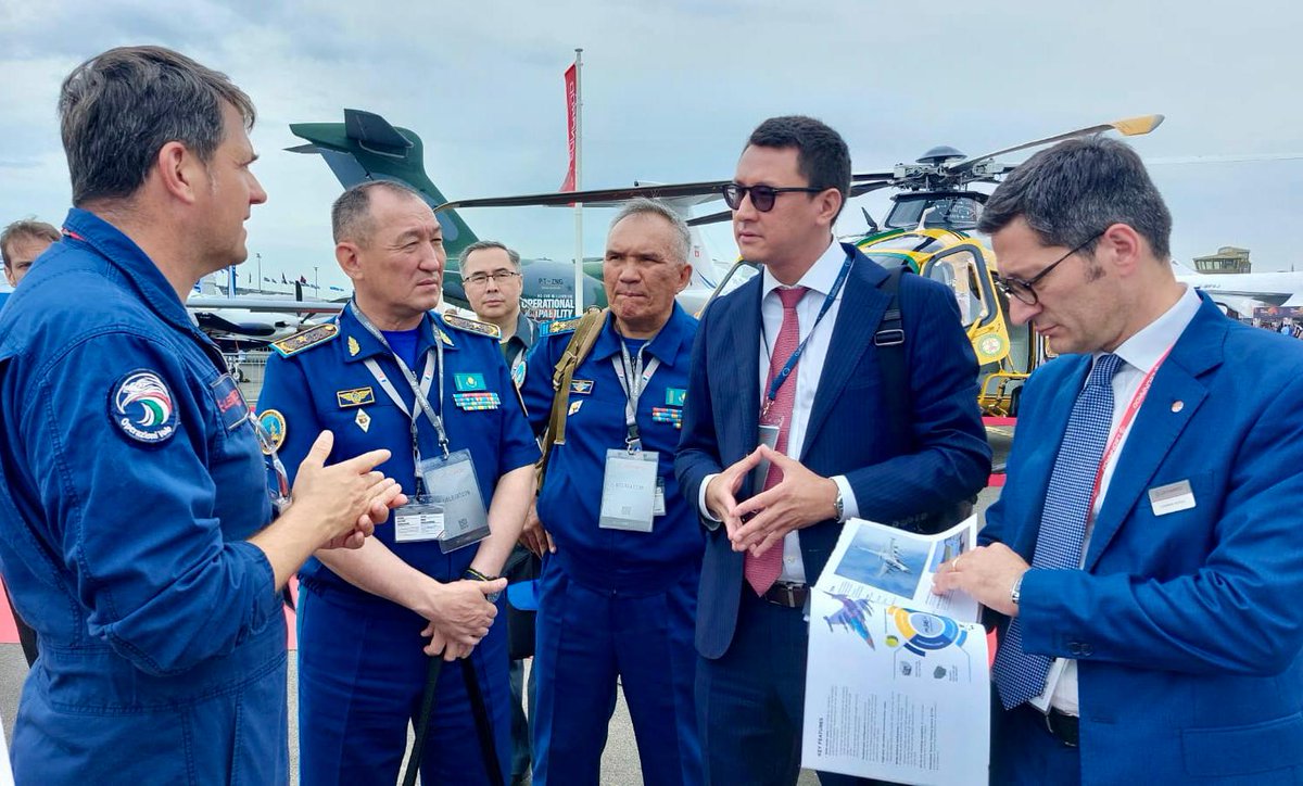 Leonardo_live's tweet image. 📸The second day of the #ParisAirShow has come to an end. We're looking forward to another exciting day at @salondubourget #LeonardoPAS #PAS23