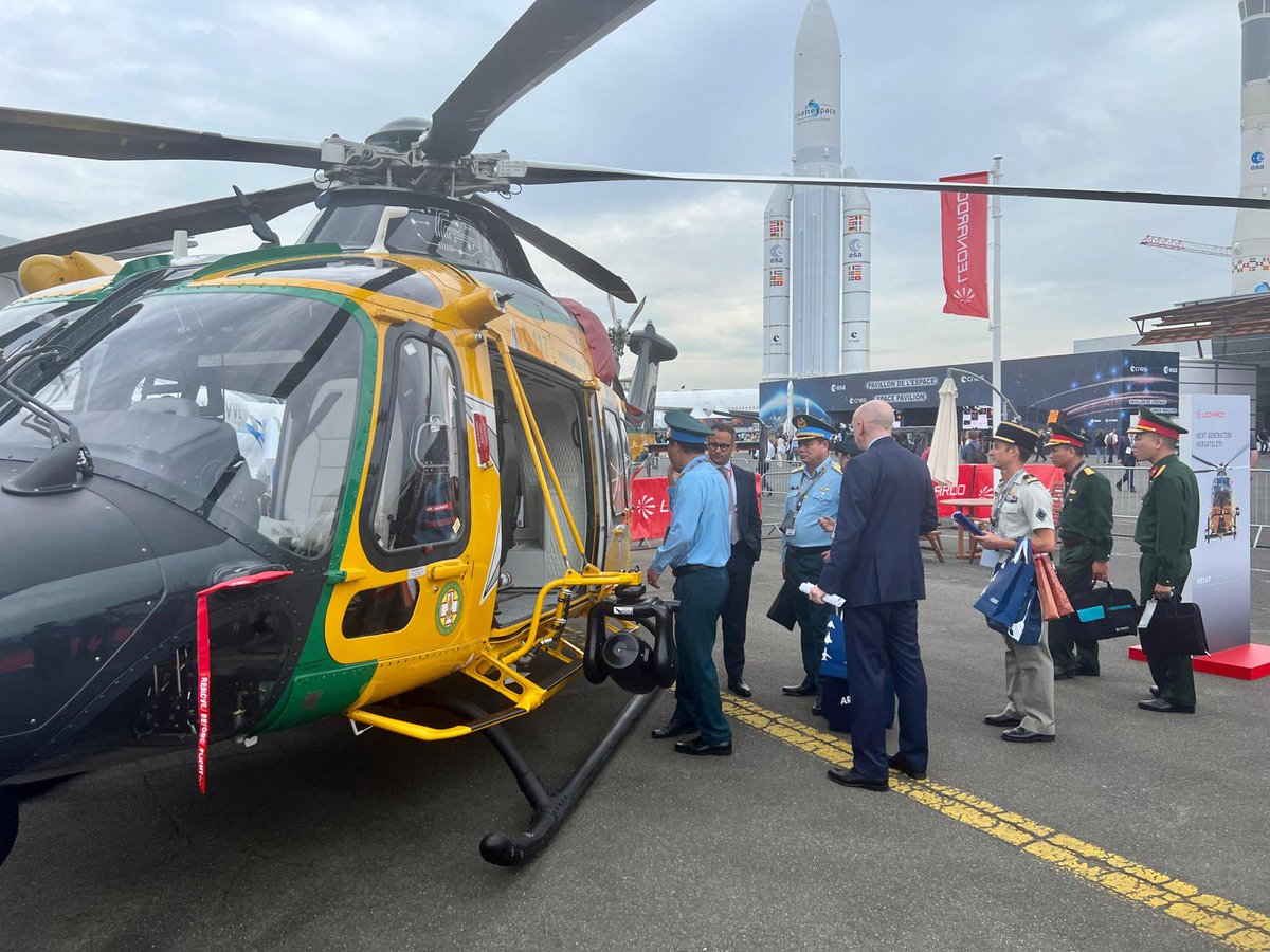 Leonardo_live's tweet image. 📸The second day of the #ParisAirShow has come to an end. We're looking forward to another exciting day at @salondubourget #LeonardoPAS #PAS23